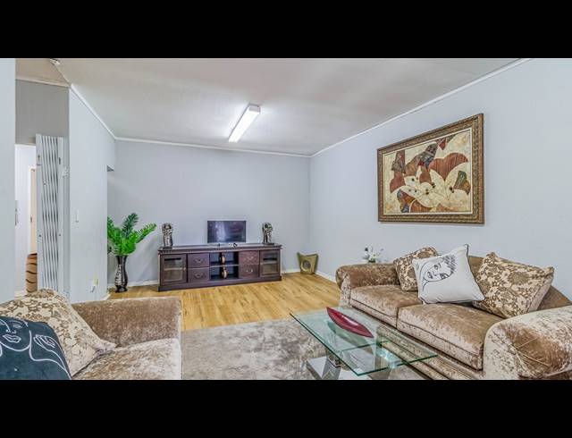 6 BEDROOM HOUSE FOR SALE IN ROBIN HILLS